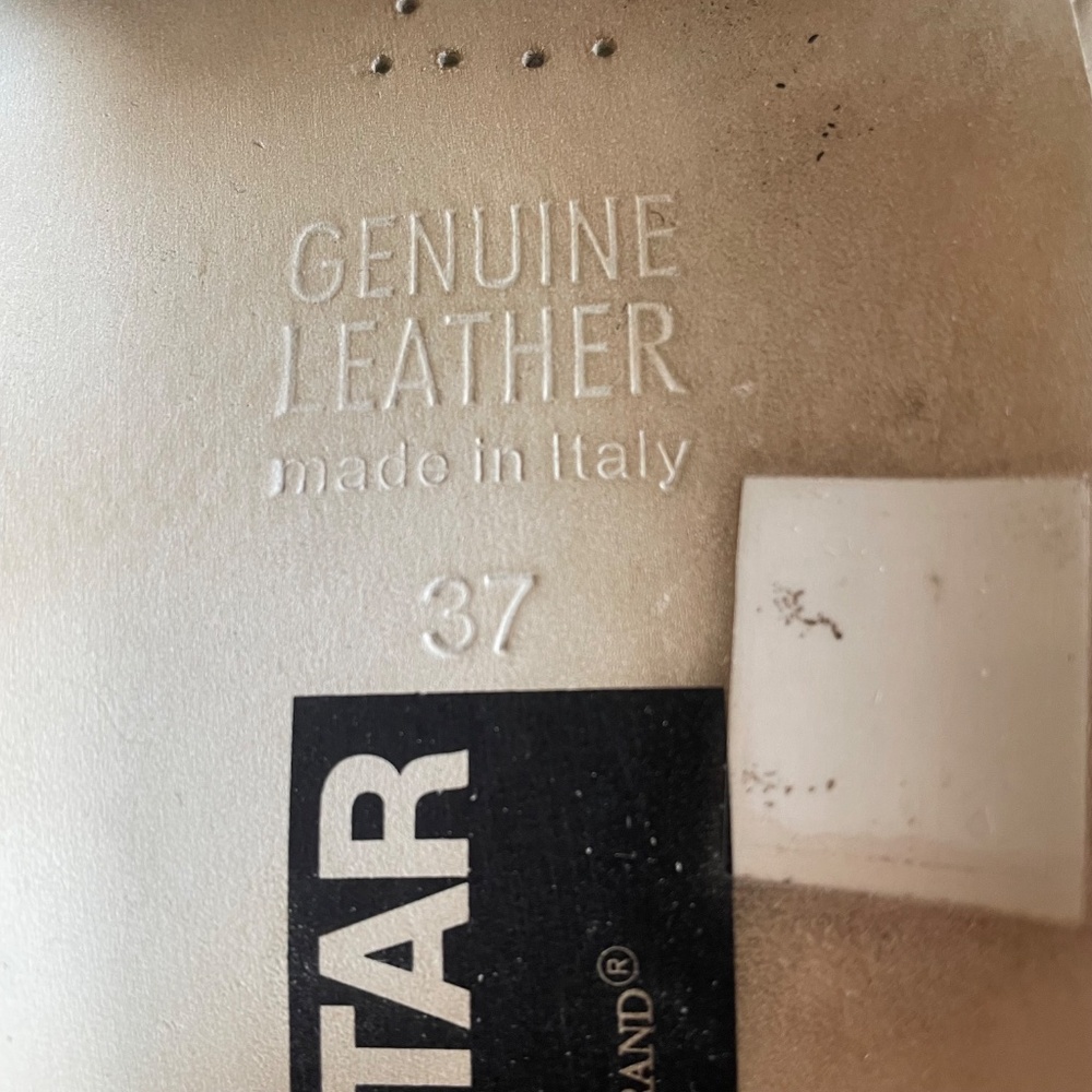 Sneaker - Picture 7 of 9